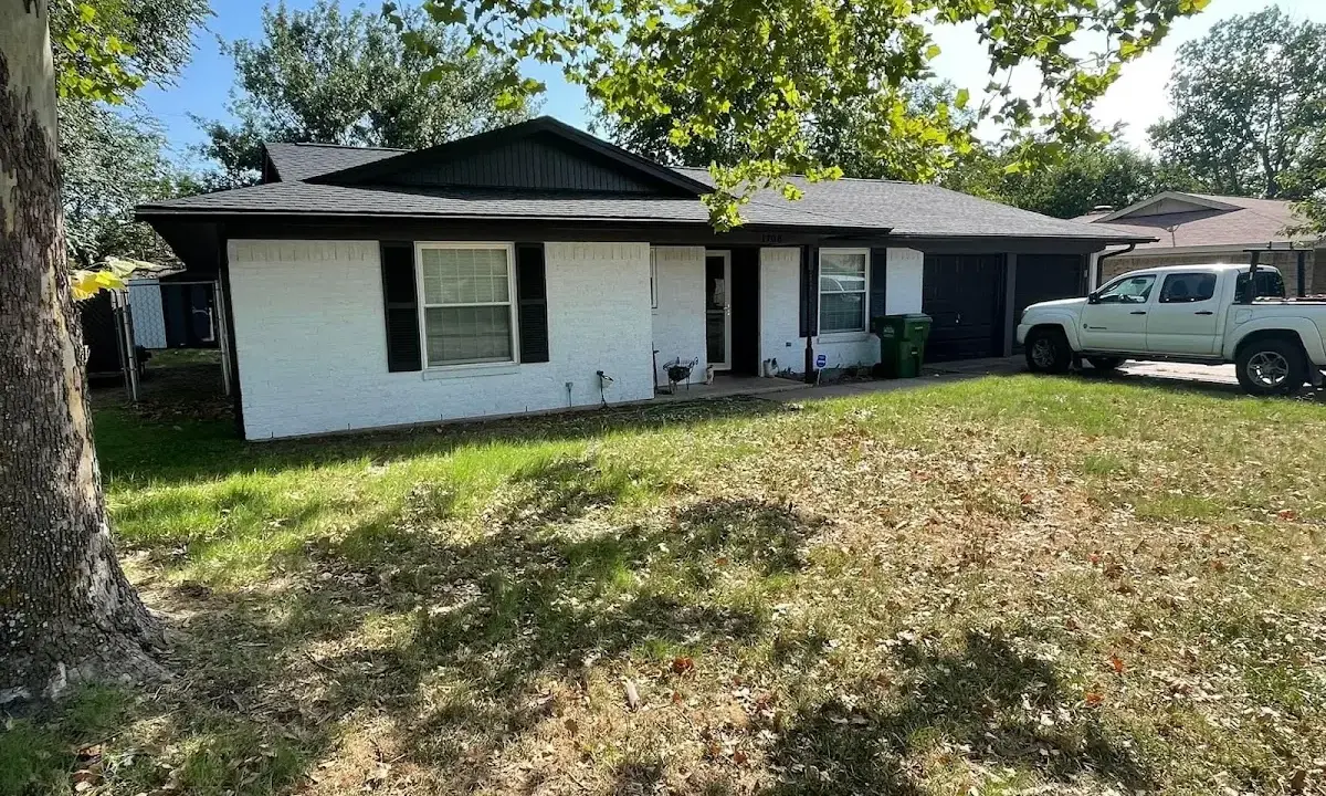 Professional roofing crew working on a residential roof in Pontiac